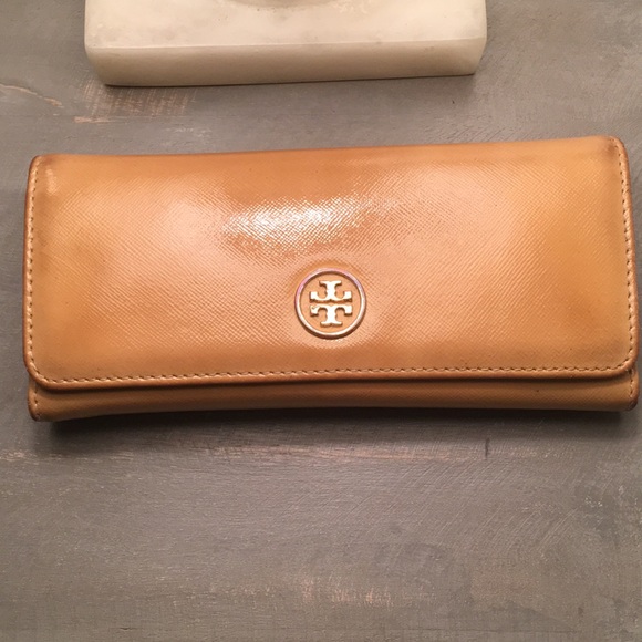 Tory Burch Robinson Wallet - Picture 1 of 5